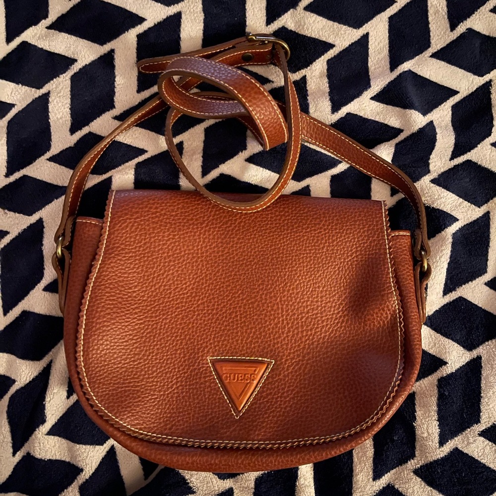 Guess vintage pebble leather messenger crossbody handbag